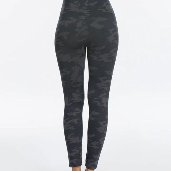 SPANX Look At Me Now Seamless Leggings Black Camo - Picture 2 of 3